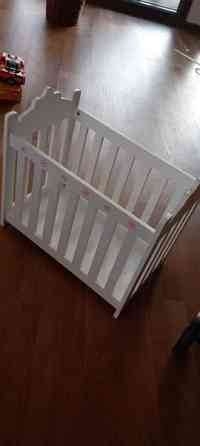 Puinen nukensänky Lohja