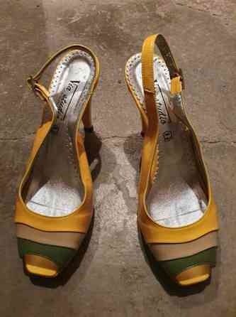 Kauniit, italialaiset nahkakengät Helsinki