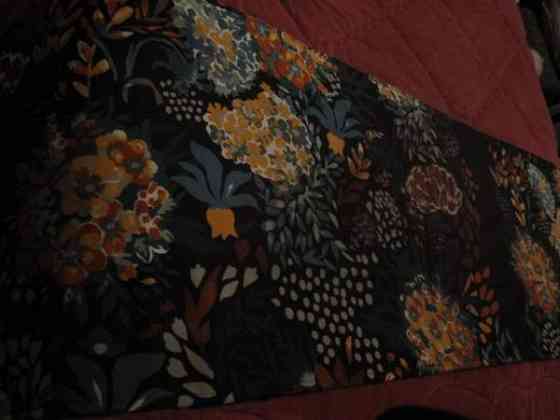 Leveä kappaverho musta pohjainen just ommeltuna,va Yloejaervi