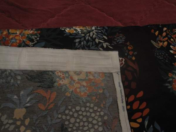 Leveä kappaverho musta pohjainen just ommeltuna,va Yloejaervi - изображение 2