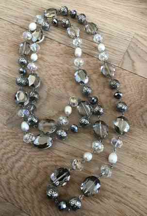 Kiiltävä kaulakoru Jyvaeskylae