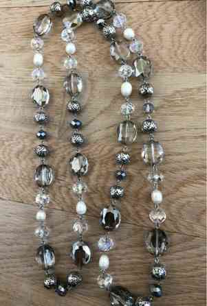 Kiiltävä kaulakoru Jyvaeskylae