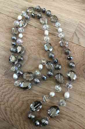 Kiiltävä kaulakoru Jyvaeskylae