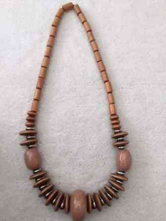 Aarikka vaaleanruskeat näyttävät helmet Keuruu