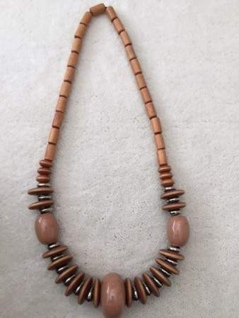 Aarikka vaaleanruskeat näyttävät helmet Keuruu – foto 1