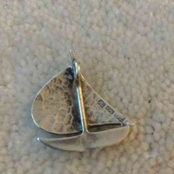 Hopeinen purjevene riipus Keuruu