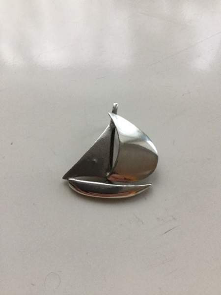 Hopeinen purjevene riipus Keuruu - valokuva 4