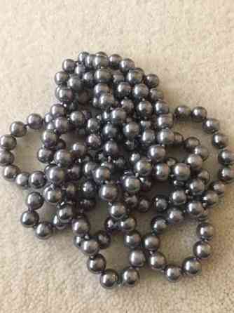 Harmaat pitkät helmet, pituus 150 cm Keuruu