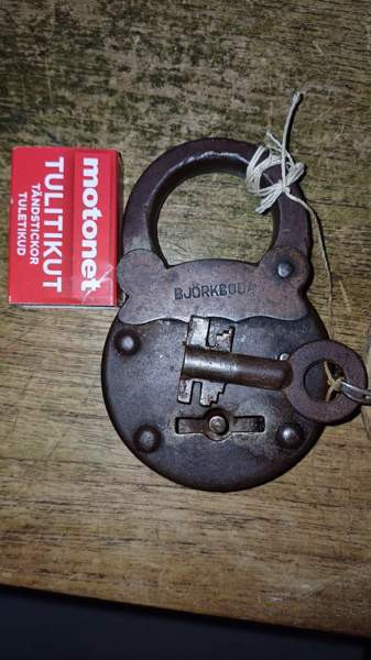 Riippulukko, lukko, Björkbora Helsinki - valokuva 1