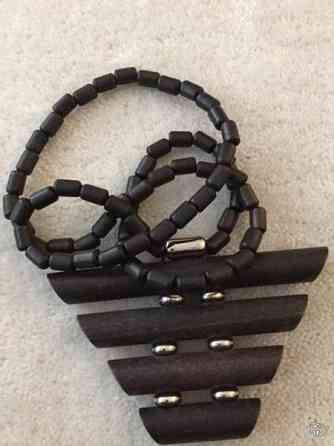 Aarikka musta kaulakoru Keuruu