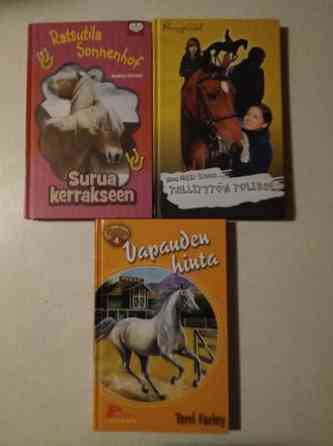 Erillaisia heppa-kirjoja Kajaani