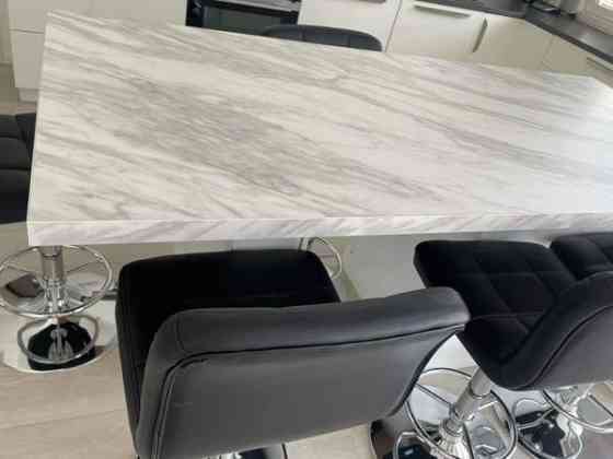 Ruokapöytä/saareke Ювяскюля