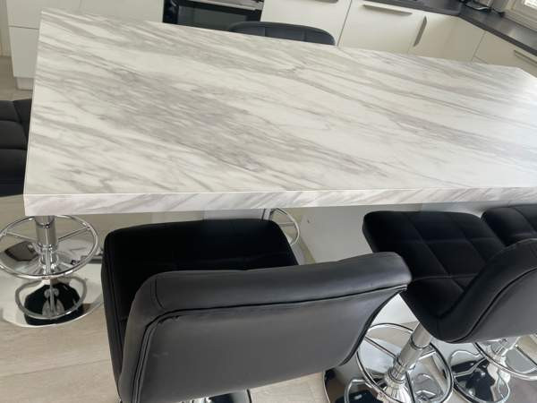 Ruokapöytä/saareke Jyväskylä - valokuva 2