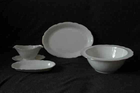 Arabia lautasia ja tarjoiluastioita yht 36 kpl Kuopio