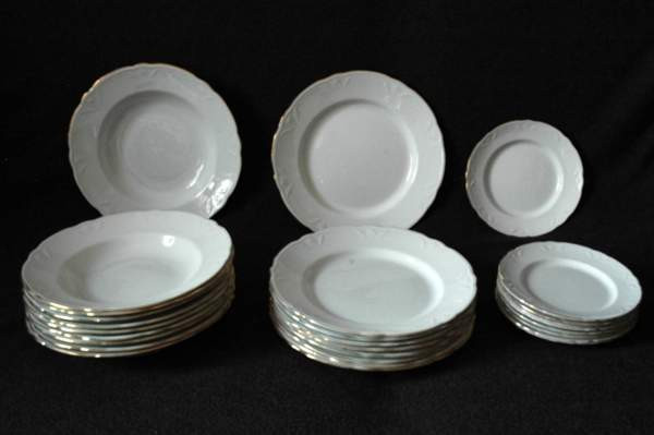 Arabia lautasia ja tarjoiluastioita yht 36 kpl Kuopio - photo 1