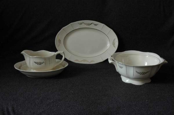 Arabia lautasia ja tarjoiluastioita yht 36 kpl Kuopio - photo 2