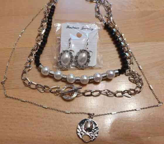 Uusi 3-os. Upea kaulakoru ja korvakorut Helsinki