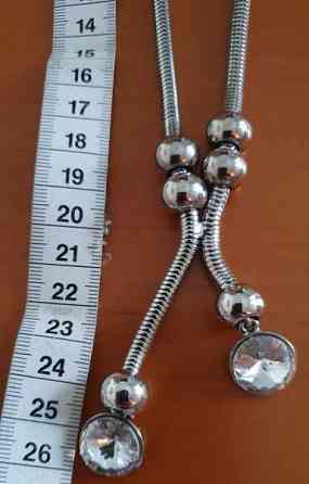 Uusi näyttävä kaulakoru kristalleilla Helsinki