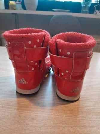 Adidas minni talvikengät 27 Maentsaelae