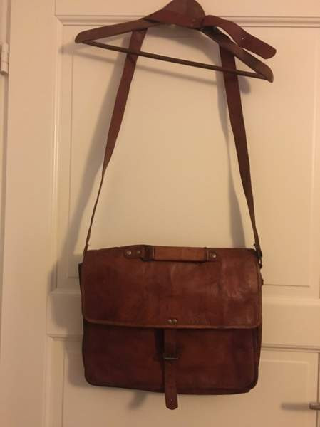 Läppärilaukku, kamelinnahkaa Helsinki – foto 2