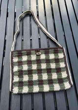 Virkattu olkalaukku Lempaeaelae