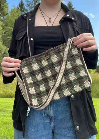 Virkattu olkalaukku Lempaeaelae