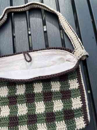 Virkattu olkalaukku Lempaeaelae