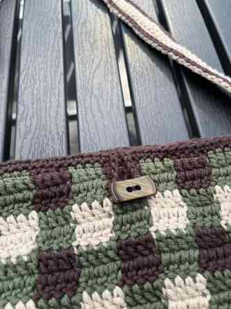 Virkattu olkalaukku Lempaeaelae