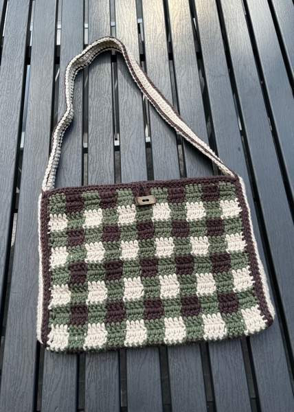 Virkattu olkalaukku Lempaeaelae – foto 1