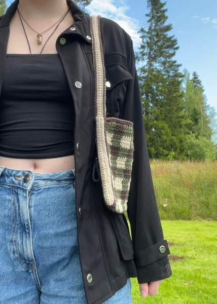 Virkattu olkalaukku Lempaeaelae – foto 4