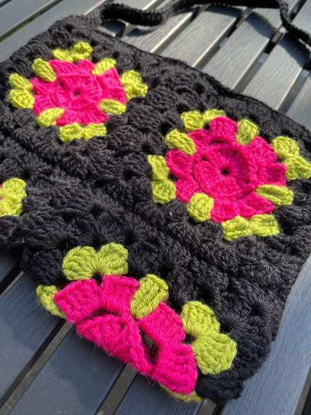 Virkattu olkalaukku Lempaeaelae - photo 2