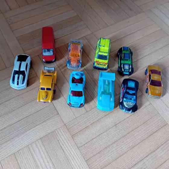 Pussillinen pikkuautoja Helsinki