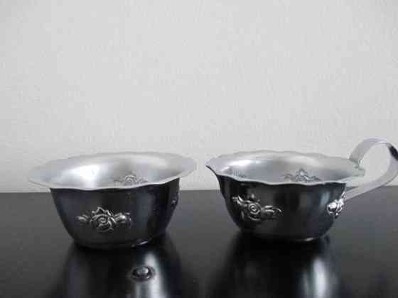 Sokerikko ja kermakko erittäin kiiltävää terästä Espoo