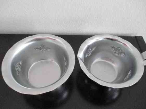 Sokerikko ja kermakko erittäin kiiltävää terästä Espoo