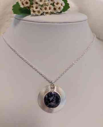 Hannu Äikäs 925 hopeinen kaulakoru violetin tummalla sävyisellä kivellä v. 1996 Лахти