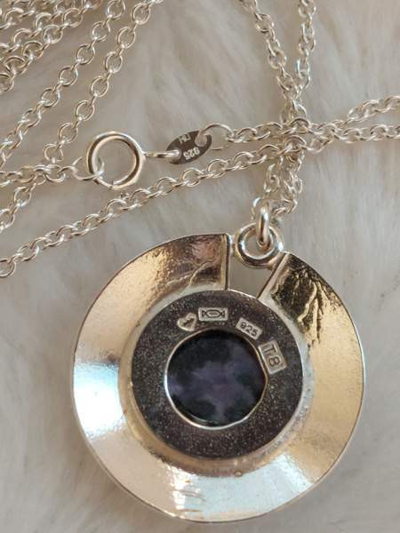 Hannu Äikäs 925 hopeinen kaulakoru violetin tummalla sävyisellä kivellä v. 1996 Лахти - изображение 8