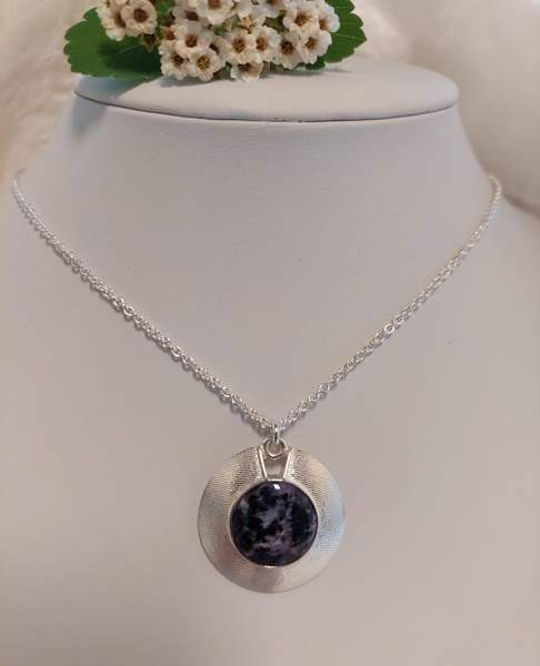 Hannu Äikäs 925 hopeinen kaulakoru violetin tummalla sävyisellä kivellä v. 1996 Лахти - изображение 6