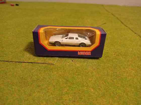 3 ripeää autoa boksissaan (H0) Тампере