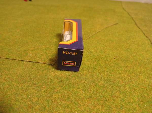 3 ripeää autoa boksissaan (H0) Tampere - valokuva 8