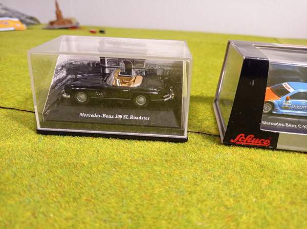 3 ripeää autoa boksissaan (H0) Tampere - valokuva 4