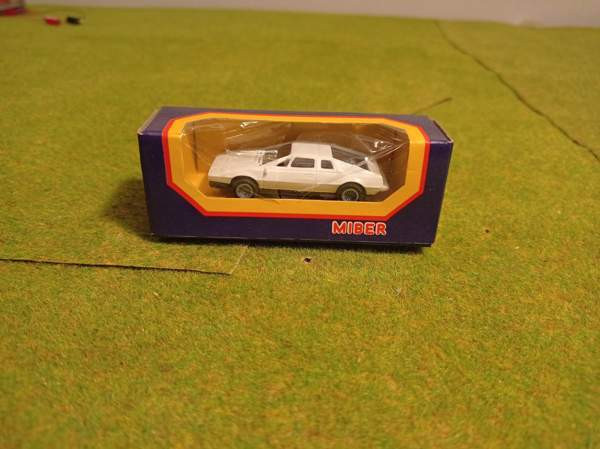 3 ripeää autoa boksissaan (H0) Tampere - valokuva 3