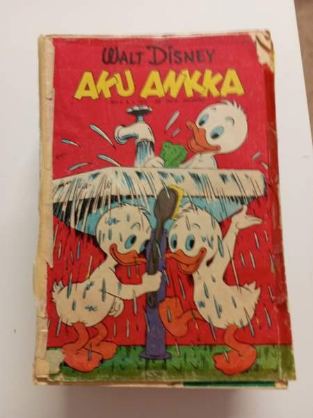 Aku Ankan 70-luvun vuosikertoja Helsinki - valokuva 1