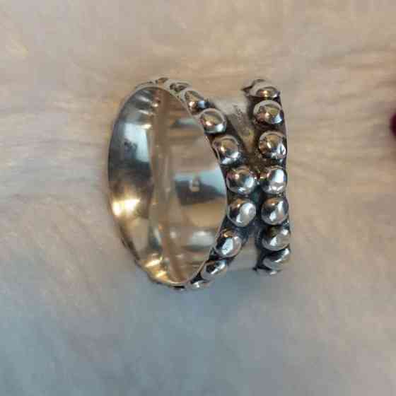 830 hopeinen muhkea sormus. Koko 20. Лахти