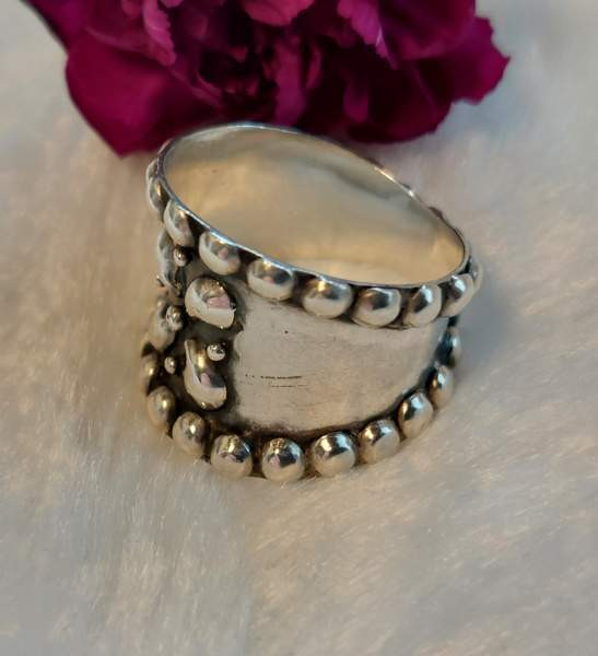 830 hopeinen muhkea sormus. Koko 20. Лахти - изображение 4