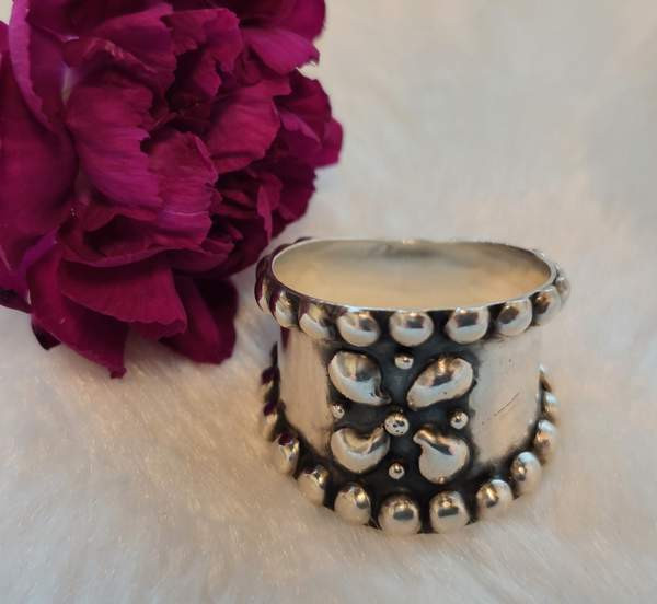 830 hopeinen muhkea sormus. Koko 20. Лахти - изображение 1