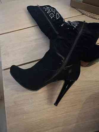 Upeat mustat saappaat strasseilla 35 Vantaa