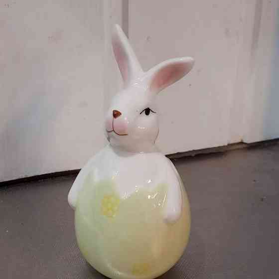 Suloinen posliini pupu Raisio