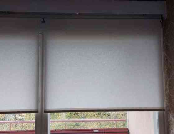 Kaksi rullaverhoa Kouvola