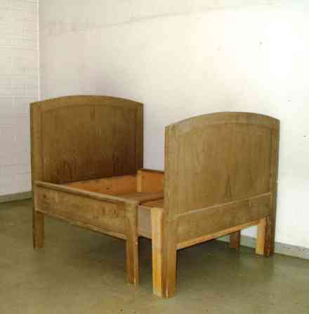 Vanha päästävedettävä sänky Isokyrö