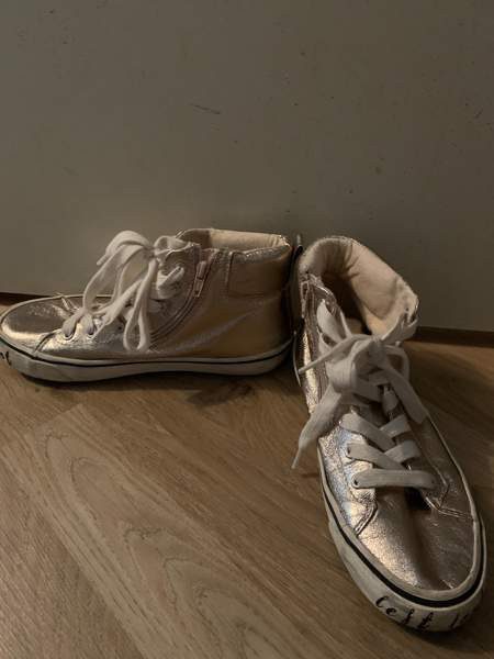 Tyttöjen tennarit Vantaa – foto 2